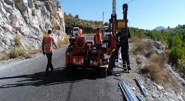 Alanya’da tehlikeli yollara bariyerli önlem
