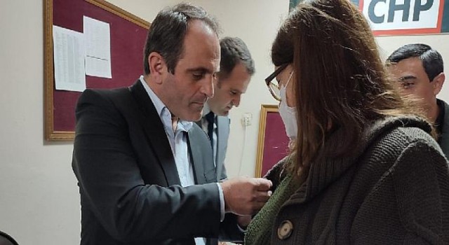 Başkan Keleş, Karasu’da Yeni Üyelere Rozet Taktı