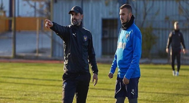 Bucaspor 1928 Teknik Direktörü Erdil : “Hedefe emin adımlarla yürüyeceğiz”