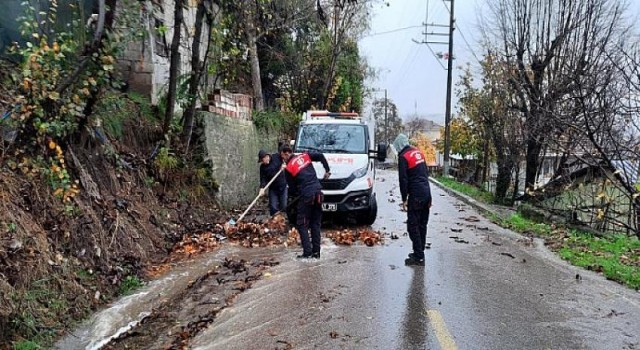 Büyükşehir ekipleri fırtınada teyakkuzdaydı