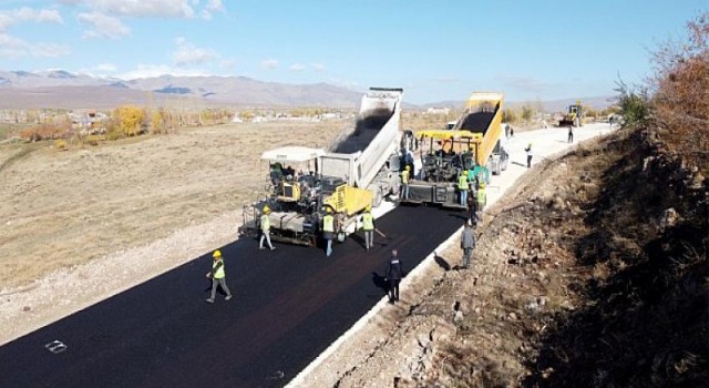 Büyükşehir, Erciş’te 3 Mahalle Yolunu Daha Asfaltladı