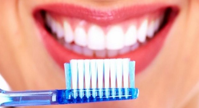 Diş Bakımına Bebeklik Döneminden İtibaren Başlamak Gerek!