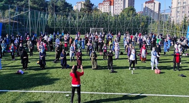Gebzeli kadınlar açık havada spor yaptı