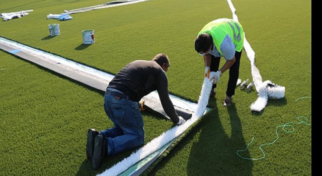 Gölcük Ulaşlı Futbol Sahasına yepyeni zemin