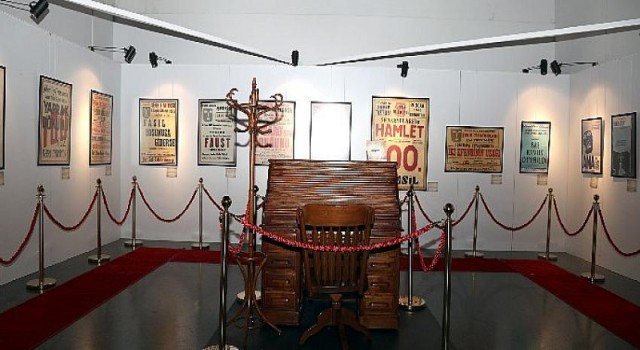 İbb Şehir Tiyatroları Babylons & Iaaf Sanat Ve Antika Fuarı’na Tarihi Oyun Afişleriyle Katılıyor