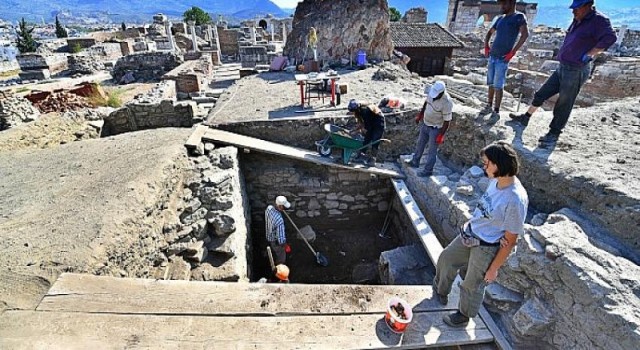 İzmir’deki arkeolojik kazıda DNA laboratuvarı kuruldu