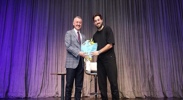 Öğretmenler, Doğu Demirkol’un stand-up gösterisi ile eğlendi