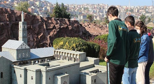 Özel öğrenciler Miniatürk ve Panorama 1453 müzesini gezdi
