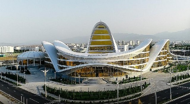 Rönesans, Türkmenistan’ın ilk çok amaçlı otel ve iş merkezi projesini inşa etti
