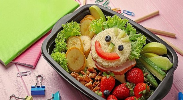 Salgın Devam Ederken Okul Çağı Çocuklarında Beslenme Düzeni İçin Öneriler