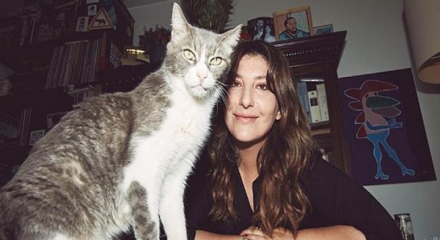 Şebnem Bozoklu ve Kedisi Gri Abi’den Hayvan Sahiplerine Farkındalık Çağrısı