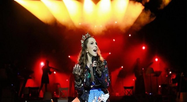 Sertab Erener’in yeni şarkısı, insanları ve gezegenimizi kurtarmak için acil eylem çağrısı yapıyor