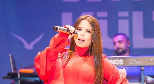 Simge Aşıklara seslendi!