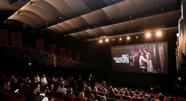 Batı Yakası’nın Hikayesi müzikal filminin ön gösterimine büyük ilgi