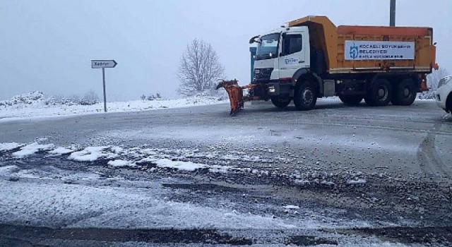 Büyükşehir’in ekipleri hafta sonu kar mesaisindeydi