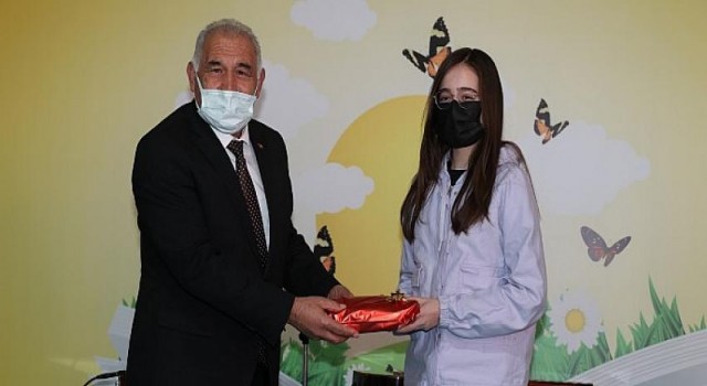 Deneme Sınavında Dereceye Giren Öğrencilere Ödülleri Düzenlenen Törenle Verildi