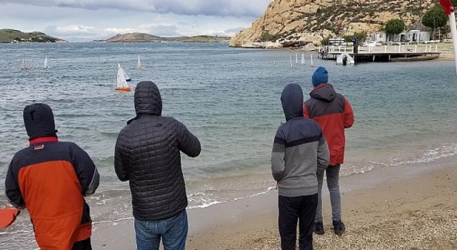 Foça Karakum Sahilinde Radyo Yelken Yarışları