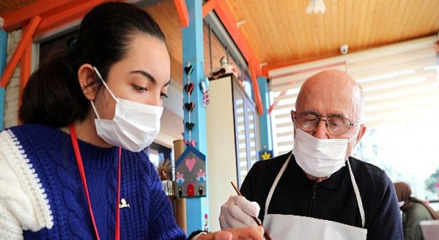 Genç beyinlerle tazeleniyorlar