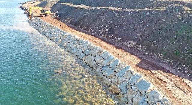 Gölcük Değirmendere-Halıdere sahil düzenlemesi devam ediyor