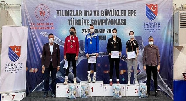 Kağıtsporlu Gökçe kürsünün zirvesinde