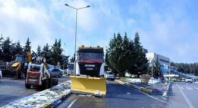 Karla mücadele ekipleri ilçe ve köy yollarında hazır