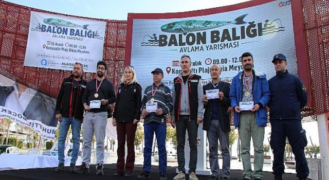 Konyaaltı’nda balon balığı avı