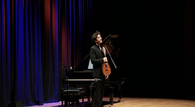 Mandolin Ustası Avi Avital CRR’de Konser Verdi