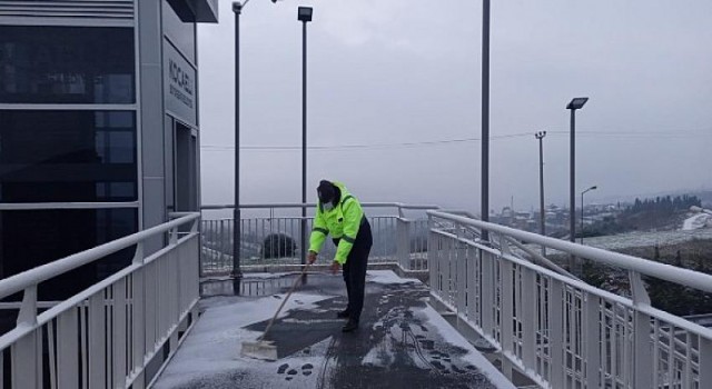 Üstgeçitlerde buzlanmaya karşı çalışma