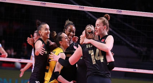 VakıfBank, lider olarak yarı finalde