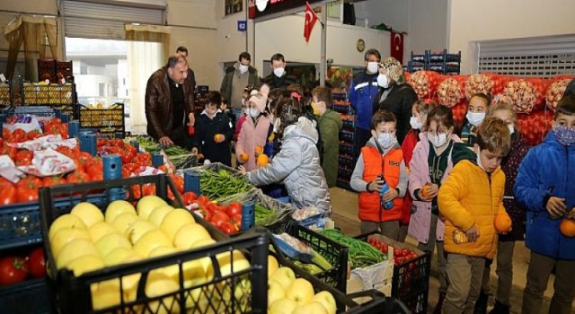 Yerli Malı Haftası’nda hal binasını gezdiler