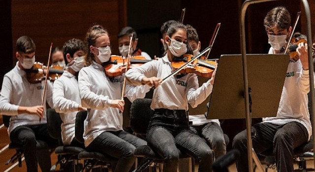 Yorglass Barış Çocuk Orkestrası’ndan yardım konseri