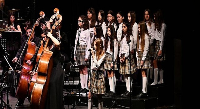 Akranlarına ara tatil için Aşık Veysel’den Mozart’a uzanan bir müzik listesi hazırladılar