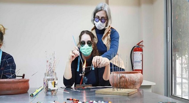 Aydın’ın nazar boncukları Büyükşehir Belediyesi kurslarında üretiliyor