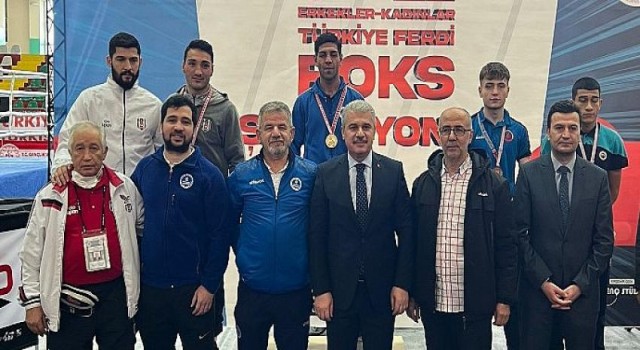 Başarılı eldivenler kürsünün zirvesinde