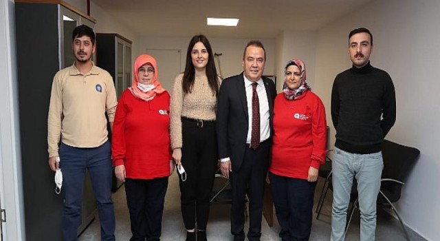 Başkan Böcek, Alanya Hizmet binasını inceledi