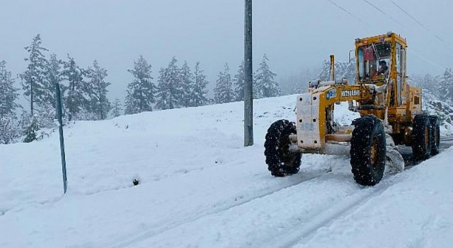 Büyükşehir Belediyesi’nin kırsalda kar mesaisi