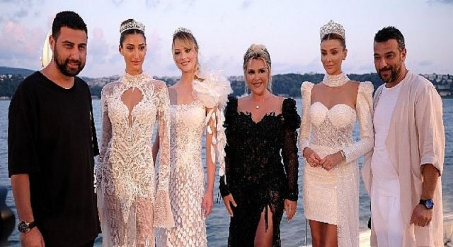 Çağla Şikel’den Özge Ulusoy’a ünlü modeller Duman Ajans’la yürüdü