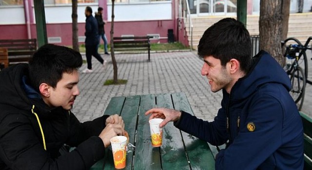 Çiğli Belediyesi’nden Üniversitelilere Sıcak Çorba İkramı
