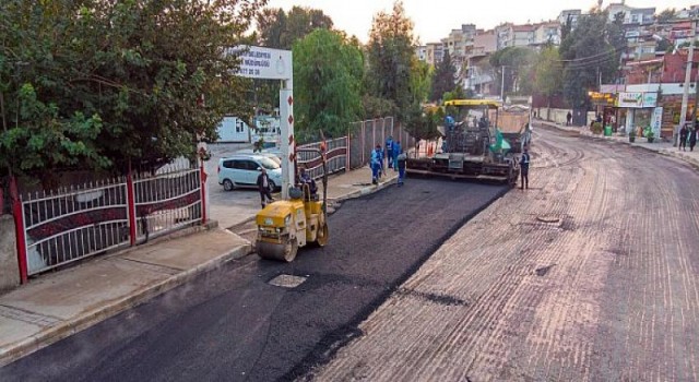 İzmir Büyükşehir Belediyesi bir yılda 1,1 milyar liralık yol çalışması yaptı