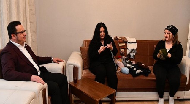 Mustafakemalpaşa’da ilmek ilmek sevgi örüyorlar