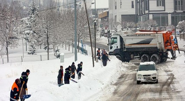 Nevşehir Belediyesi Karla Mücadeleye Devam Ediyor