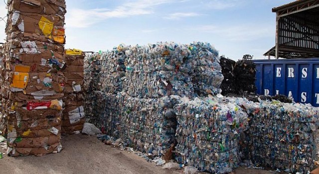 Pendik Belediyesi’nin bir kuruluşu olan PENYAPSAN A.Ş., TOMRA’nın servis hizmetleri ile ambalaj atığı ayıklama operasyonlarını kesintisiz sürdürüyor