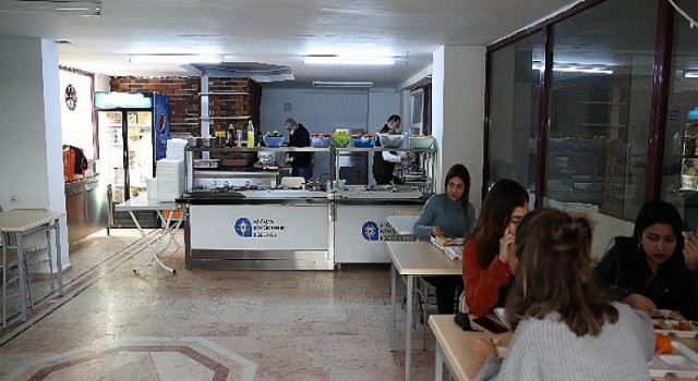 Üniversite öğrencileri sıcak yuvalarına kavuştu