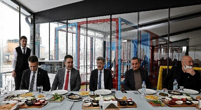 Vali Bilmez gazetecilerle bir araya geldi