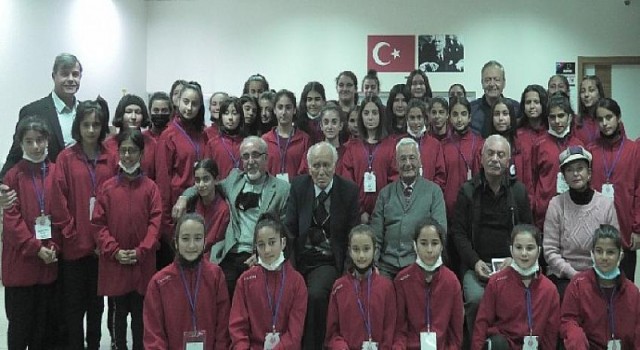 Yeni Kuşak Köy Enstitüleri Derneği Üyesi Emekli Öğretmenler Kır Çiçekleri’ni Ziyaret Etti