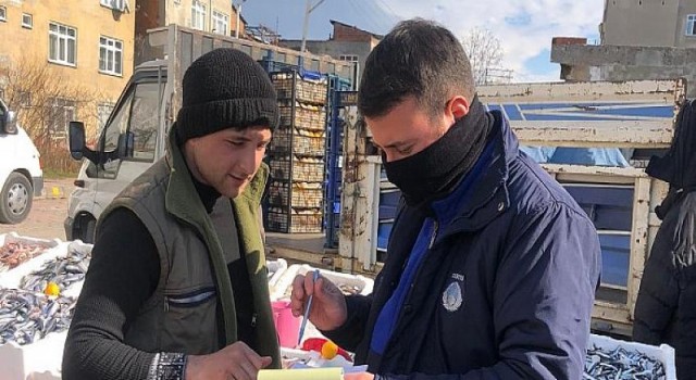 Canik Belediyesi Zabıta Müdürlüğü ekipleri halk pazarlarındaki denetimlerine devam ediyor