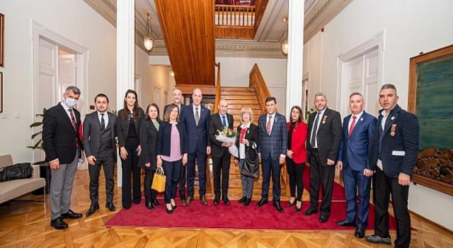 Başkan Soyer şehit yakınları ve gazi derneklerinin temsilcilerini