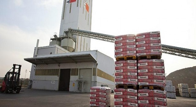 Baumit Ahbap Derneği ile birlikte binlerce çocuğun mont ihtiyacını karşıladı