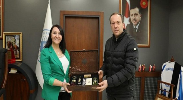 Geyve Belediye Başkanı Murat Kaya, Pazaryeri Belediye Başkanı Zekiye Tekin’i ziyaret etti.