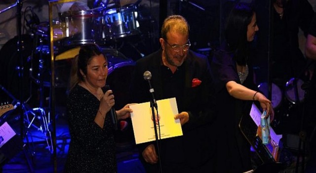 Kadınlar Günü’nde Erkekler “Bir kız çocuğunun geleceği ol” Mesajıyla Konser Verdi